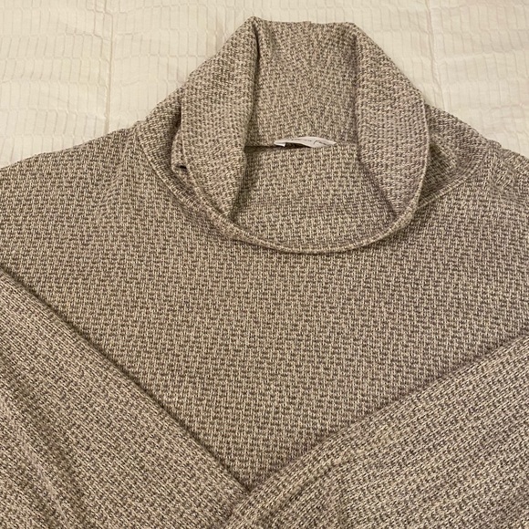 Cowl neck sweater Sz Medium - Picture 3 of 3